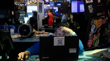 Технологичните акции поведоха спадовете на Wall Street