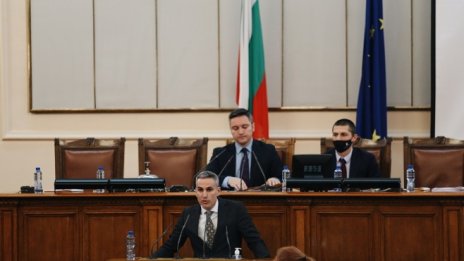 Управляващите поискаха оставката на Иван Гешев в парламента