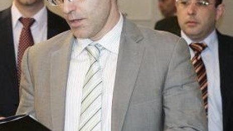 Правителството обмисля три мерки за сваляне на цените на горивата с до 20 ст./л