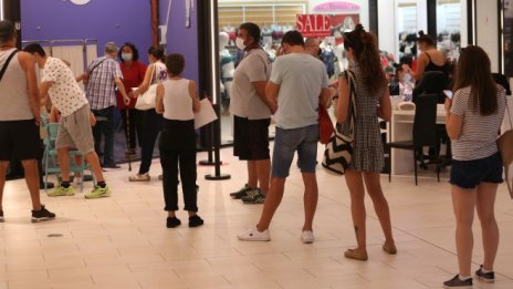 Всеки трети в София се ваксинира в моловете 