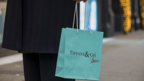 Акционерите на Tiffany склониха на офертата от LVMH