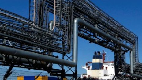 Очакваните допълнителни съкращения повишават цените на петрола*