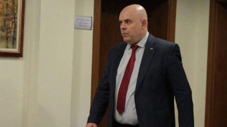 Гешев сезира институции за трудности при екстрадицията на Цветан Василев