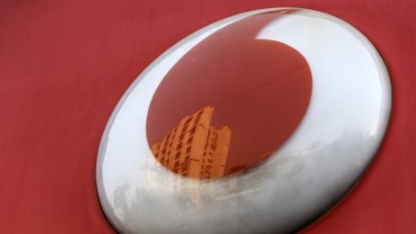 Приходите на Vodafone продължават възстановяването си