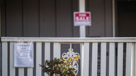 Продажбите на жилища в САЩ са намалели с рекордните 35% през ноември