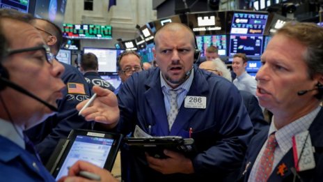 Технологичният сектор постави на пауза юнското рали на Wall Street