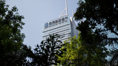 Големите банки в Китай започват маневри в очакване на американските санкции