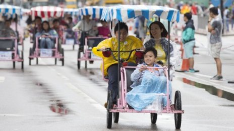 Хонконг - разединен и разтревожен 20 години след връщането му на Пекин