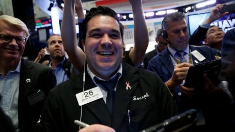 Очакванията за по-ниски лихви изпратиха S&P 500 до рекордните 3 хил. пункта