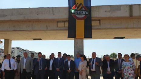 Премиерът даде рестарт на довършването на стадиона на "Ботев Пловдив"