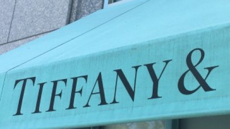 Печалбата на Tiffany надмина очакванията въпреки спада на разходите на туристите