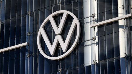 FT: VW отлага избора на място за строеж на фабрика за батерии в Източна Европа