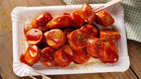 Volkswagen отчете рекордни продажби... на наденички