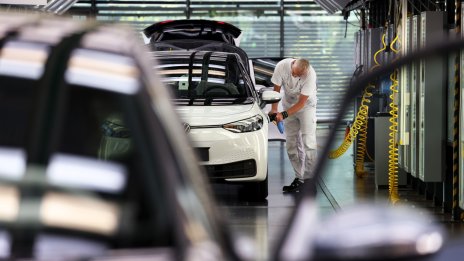 Volkswagen може да закрие завод в Източна Германия, за да свие разходите