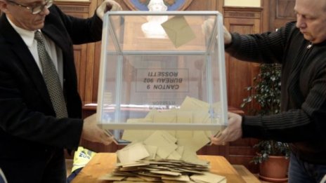 Партията на Саркози спечели първия тур на местните избори във Франция