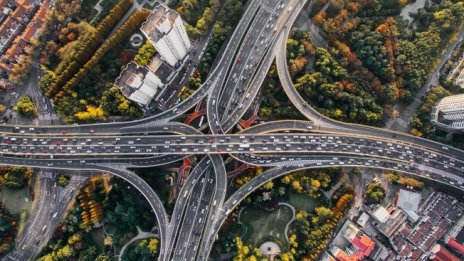 Обричат ли електромобилите на забвение петролната индустрия?