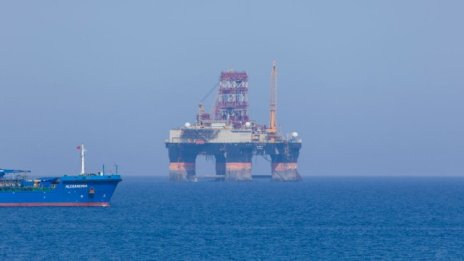 Петролните цени остават стабилни на фона на урагана Лора*