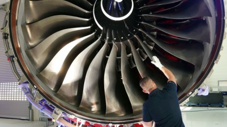 Рекордната загуба на Rolls-Royce поставя компанията пред трудни избори
