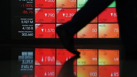 Разпродажбите при самолетните акции помрачиха настроението на борсите в Азия