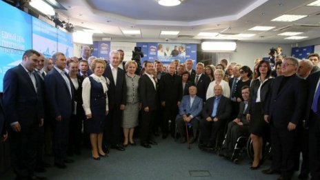 "Единна Русия" печели убедително парламентарните избори в Русия