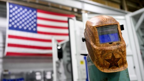 Производствената активност в САЩ се е свила за шести пореден месец