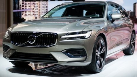 Volvo отчита спад в продажбите през април поради проблеми с доставките