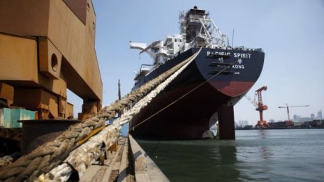 Китай рязко увеличава вноса на суров петрол от Саудитска Арабия