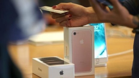 iPhone 8 може да е с OLED дисплей