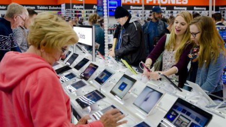 Продажбите на таблети вървят надолу осмо поредно тримесечие