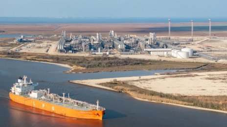 ЕС обмисля покупките на повече втечнен газ от САЩ
