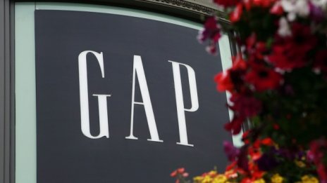 Новият отчет на Gap потопи цената на акциите ѝ с 15%