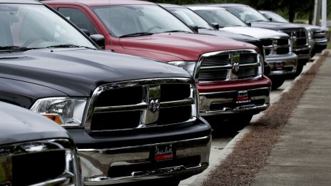 Марката пикапи Ram предлага решение на проблема с пробега с електрическия Ramcharger