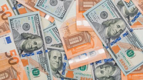 Инвеститорите се насочват към стабилна Европа на фона на сътресенията в САЩ