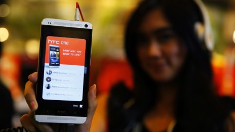 HTC пуска на пазара мини версия на One