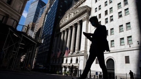 Ваксината на Русия срещу COVID-19 обърка Wall Street*