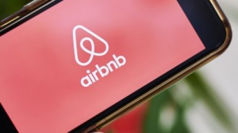 Airbnb планира да подаде тайно документи за IPO през август