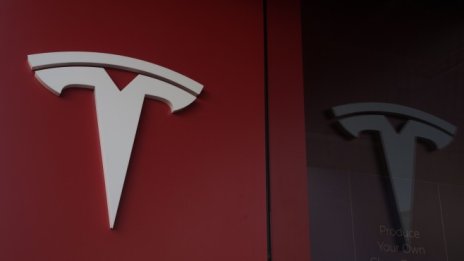 Tesla обяви сплит на акциите, курсът се изстреля нагоре