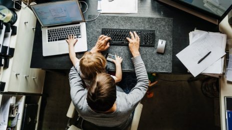 Мъжете работят повече с появата на деца в семейството