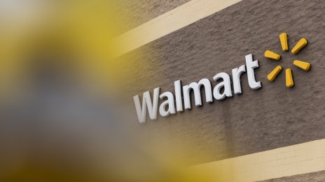 Walmart очаква по-слаб спад на годишната си печалба