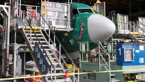 Американският авиогигант Boeing повиши прогнозата си за годишната печалба