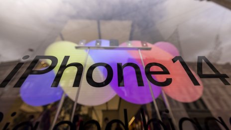 Коледен дефицит на iPhone: Apple е изправена пред огромен срив на продукция в Китай