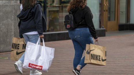 Nike понижи прогнозата си за продажбите заради проблеми с доставките
