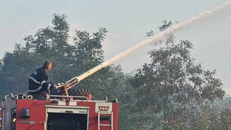 България продължава борбата с пожарите