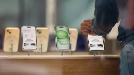 Защо Apple засега се въздържа да развива AI