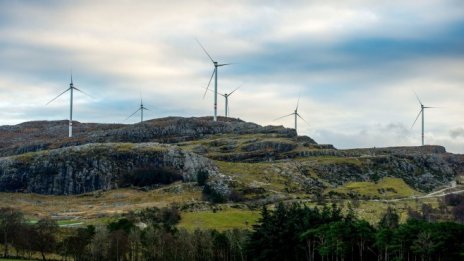 Половината от енергийните мощности на Китай ще са зелени до 2022 г.