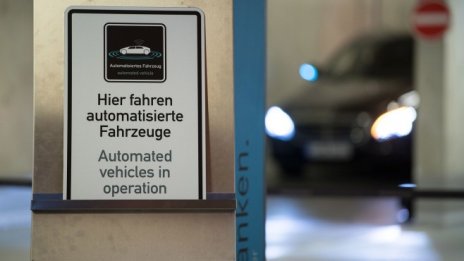 Mercedes изпревари Tesla в Германия с одобрението на своята автономна система