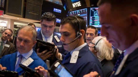 Търговският ден на Wall Street започна с понижения*