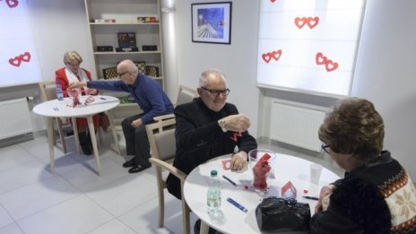 С какво е по-различна инициативата „Предай нататък“ в помощ на възрастни хора?