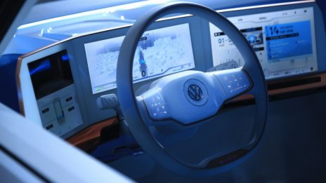 VW ще догонва Tesla с инвестиция от 89 млрд. евро в нови технологии до 2026 г.