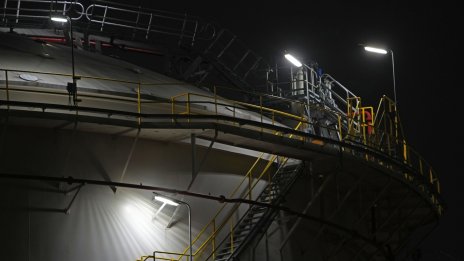 Суровият петрол поскъпва след предупреждението на Москва за свиване на добива*